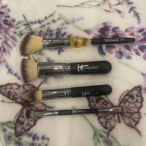 It Cosmetics Heavenly Luxe Cosmetics Blush Pointed Eyeshadow Foundation Brushes